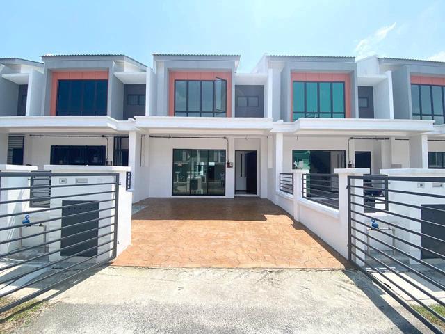 Sepang 22x80 4R4B Freehold Nego 2 Storey House