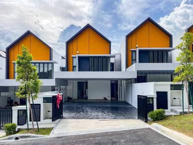 Sepang 2sty landed Fully Furnished36 x 70 4bed 4bath