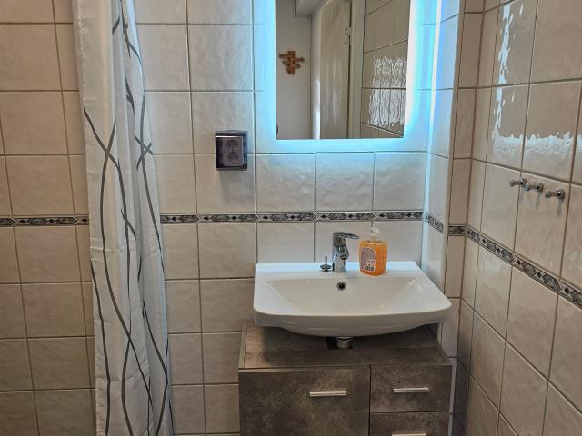 Separat ingång i ett hus 27 m² 7 900 kr