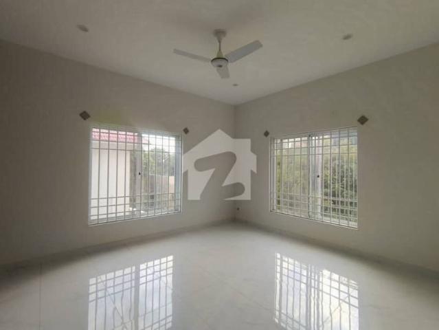Separate Gate 1 Kanal Ground+Besment For Rent In I 8/3 Tile Marble Renovatet House
