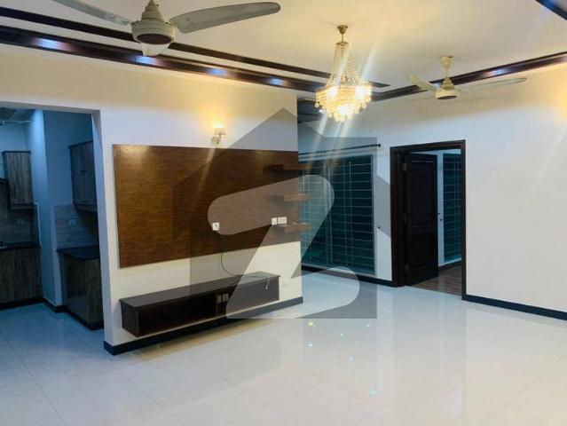 Seprt gate one kanal upper portion avvailale for rent in dha phase 4