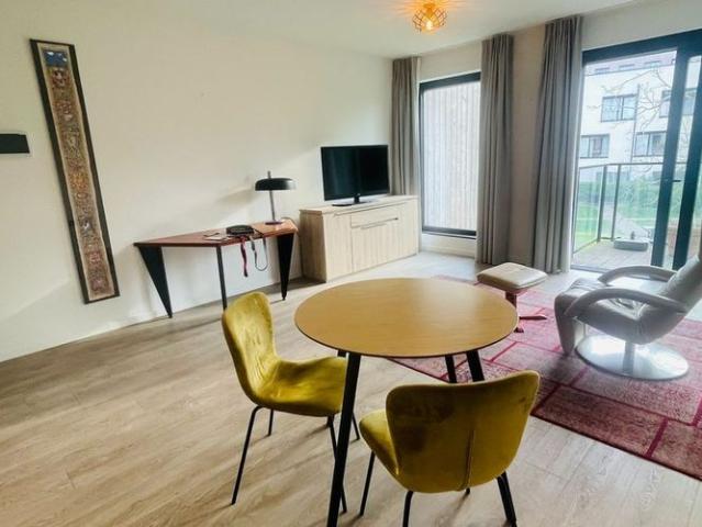Serviceflat te huur in Sint Pieters voor € 1.375 met 1 slaapkamer