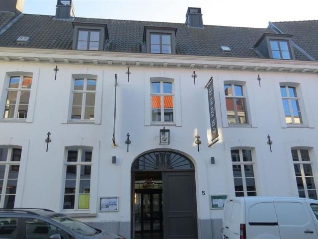 Serviceflat te koop voor 243000 euro met 1 slaapkamers