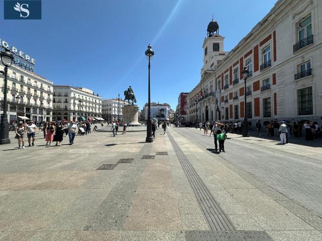 SERVICHECK ALQUILA COQUETO PISO EN SOL!