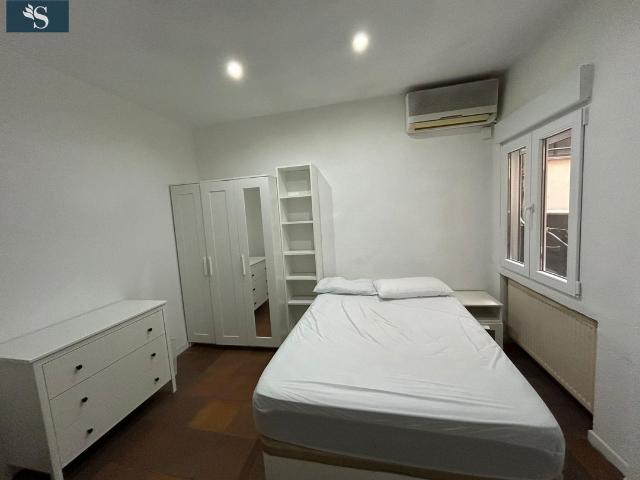 SERVICHECK ALQUILA HABITACIÓN EN REINA VICTORIA!