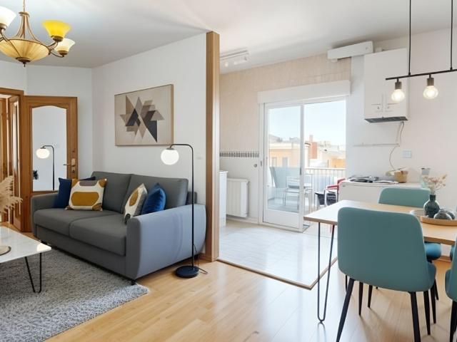 Servicheck inmobiliaria vende un estupendo piso de 3 habitaciones actualmente 2 exterior en la zona de Fuencarral El Pardo