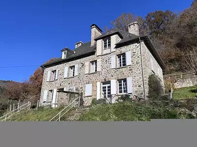 Servières le Château 19220 Achat / Vente maison 10 pièces t10 piscine