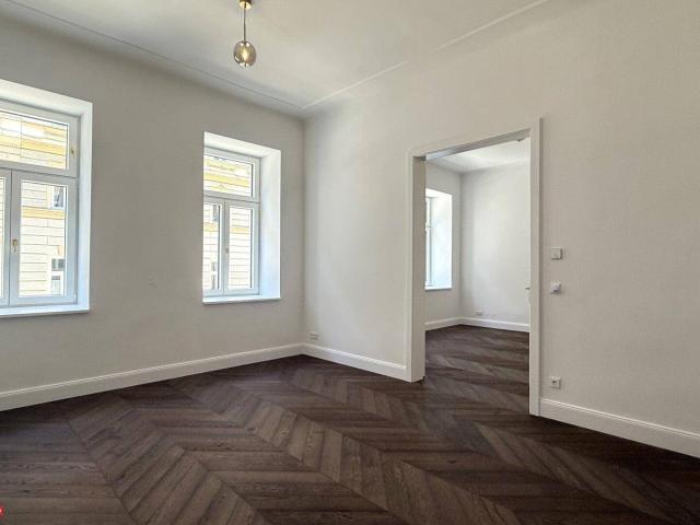 SERVITENVIERTEL ERSTBEZUG mediterane INNENHOFTERRASSE HIGH END STILWOHNUNG 95 m WFL 4 Zimmer 2 BÄDER RENOVIERTES STILJUWEL