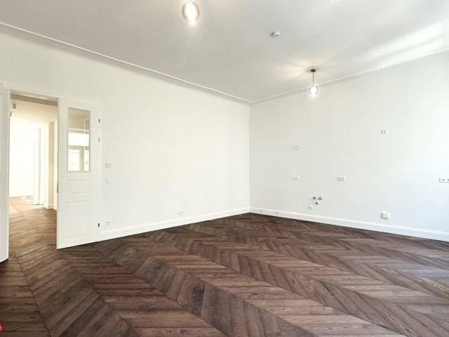 SERVITENVIERTEL ERSTBEZUG HIGH END STILWOHNUNG RUHELAGE RENOVIERTES STILJUWEL OST/WEST AUSRICHTUNG 3.WOHNETAGE