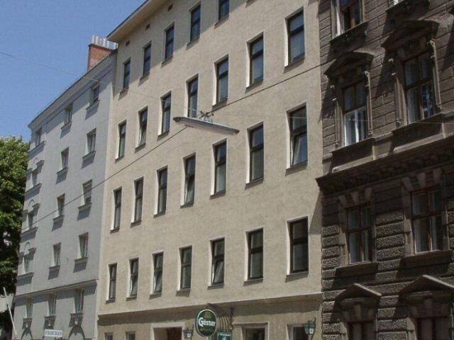SERVITENVIERTEL RUHELAGE! SANIERUNGSBEDÜRFTIGE 3 ZIMMER IM 4. LIFTSTOCK!