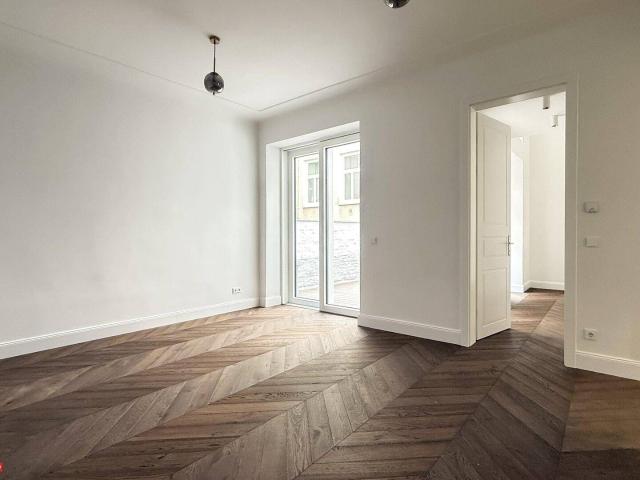 SERVITENVIERTEL TERRASSENERSTBEZUG auf GARTENEBENE HIGH END ALTBAUWOHNUNG STILJUWEL 2 ZIMMER + NR RUHELAGE