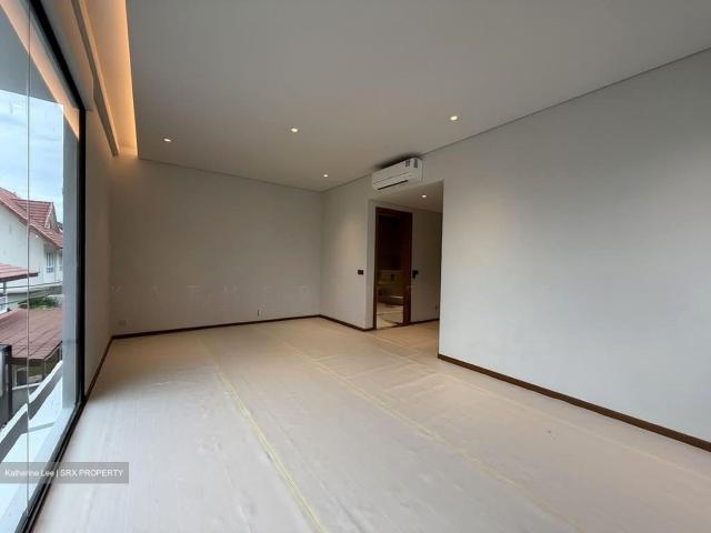 Serangoon Avenue 3 D19, Semi