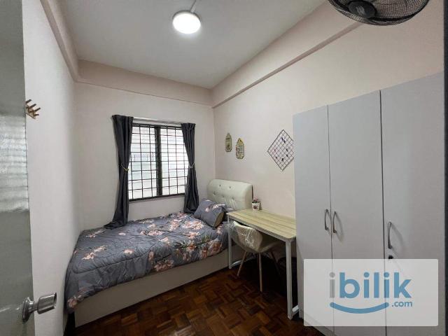 Serdang Cozy Room for Rent Female Only