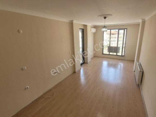 Serdaroğlu'ndan Altınkumda Geniş Balkonlu 1+1 Kiralık Daire