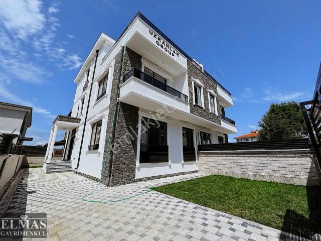 Serdivan Yazlık Mah.'de Satılık 5+1 Sıfır Lüks Villa!
