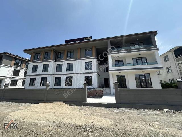 Serdivan Yazlık 3. Kat Güney Cepheli Kapalı Otoparklı Lüks 3+1