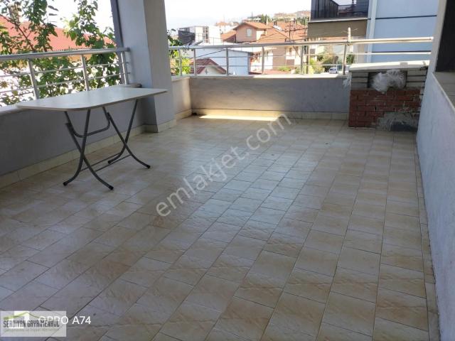 Serdivan İstiklal Mahallesinde Kiralık Geniş Daire.