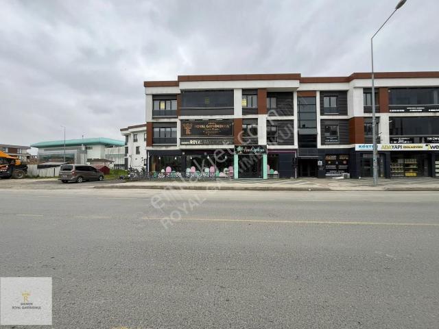 Serdivan'da Merkezi Konumda Geniş Ofis/kapalı Otopark asansör