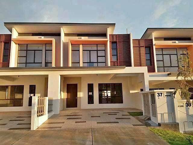 Seremban 2 Corner Lot with Extra Land 20ft 35x70Fully Furnished