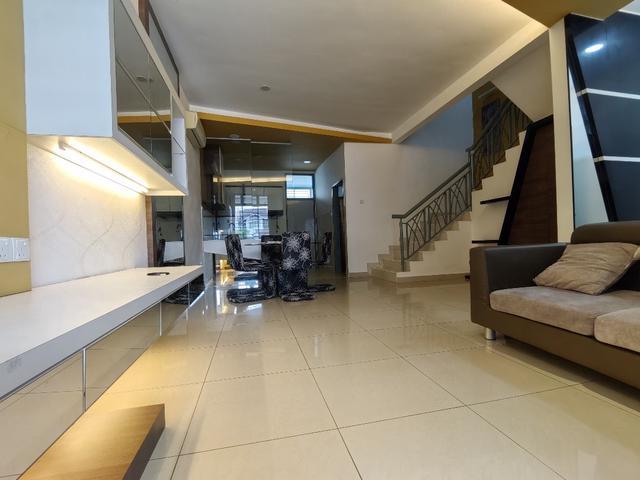 Seri austin 6 east zone double storey unblock view fully renovated