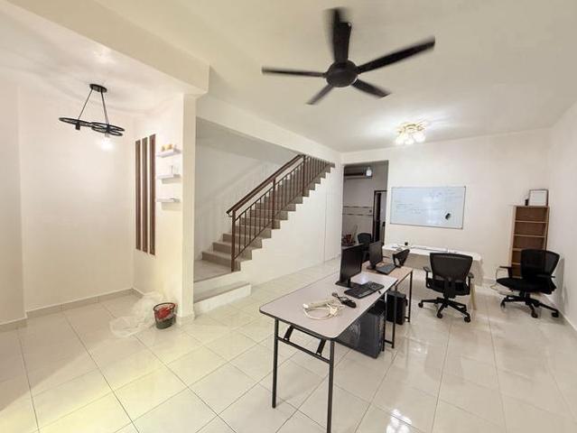 Seri Austin 1 Double Storey Renovated Extended South Limited Unit