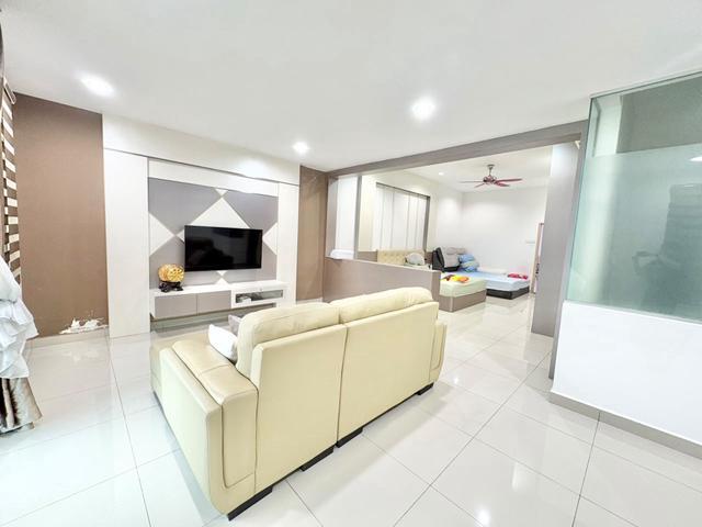 Seri Austin Lake View Double Storey Southwest Well Condition Unit