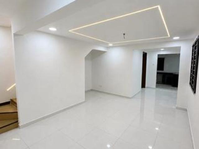 Seri Alam Double Storey Terrace Endlot House 3bed Renovate Johor Bahru