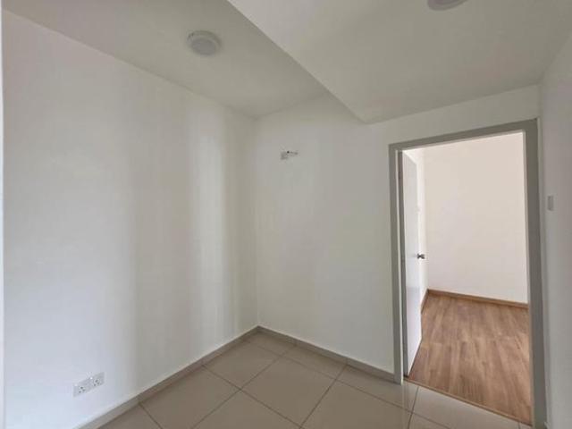 Seri alam Midas 2 Bed Partial furnished 1parking Masai Balcony