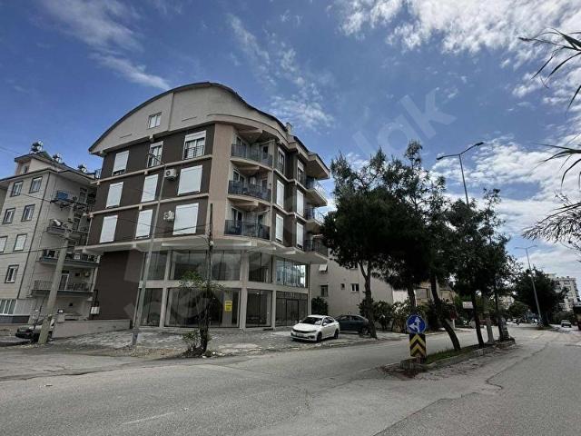 SERİK CUMA PAZARI YOLU ÜZERİNDE 450 m 3 KATLI KİRALIK DÜKKAN