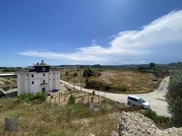 SERİK ÇATALLARDA 1861m2 TARLA VE MÜSTAKİL EV