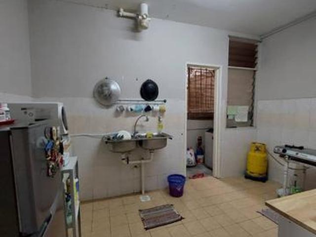 Seri Kembangan Desaminium Rimba 5 Rooms 3 Bath Unit For Sale