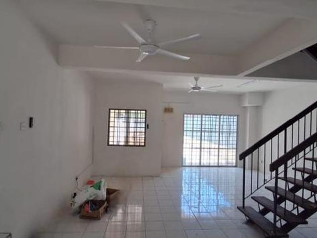 Seri Kembangan Double Storey Terrace Gated Guarded With Water Heater