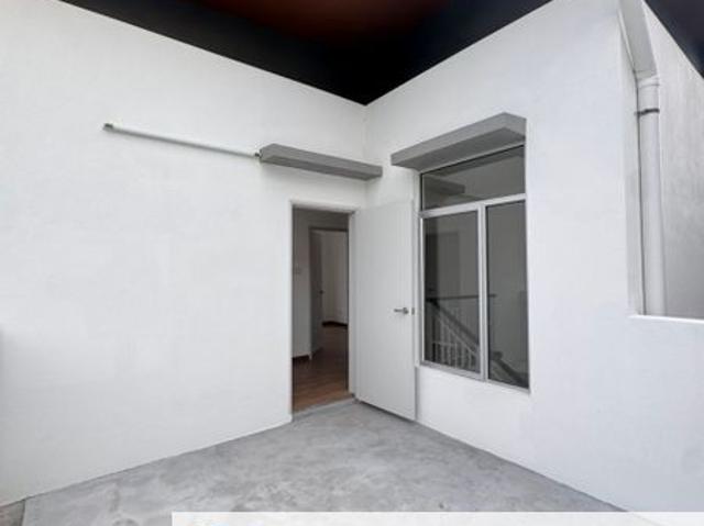 Seri Residensi Dahlia & Daniel