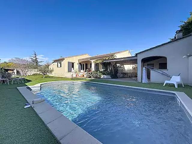 Sérignan du Comtat 84830 Achat / Vente maison 6 pièces t6 au dernier étage piscine