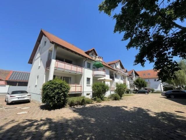 Seriöse Kapitalanlage Vermietete 2 Zimmer Eigentumswohnung mit Tageslichtbad Balkon Abstellraum Keller und Stellplatz in Erfurt Alach zu verkaufen