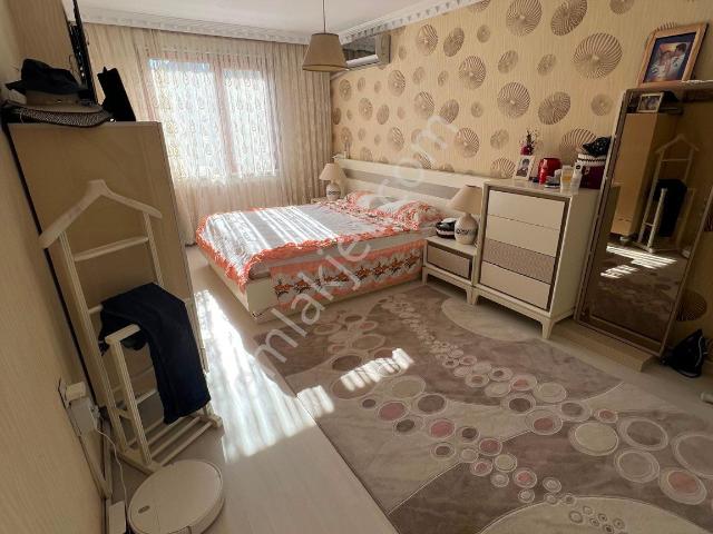 Serkan Gayrimenkulden Bahçelievler Yenibosnada Cadde Üzeri 2+1 90 Metre
