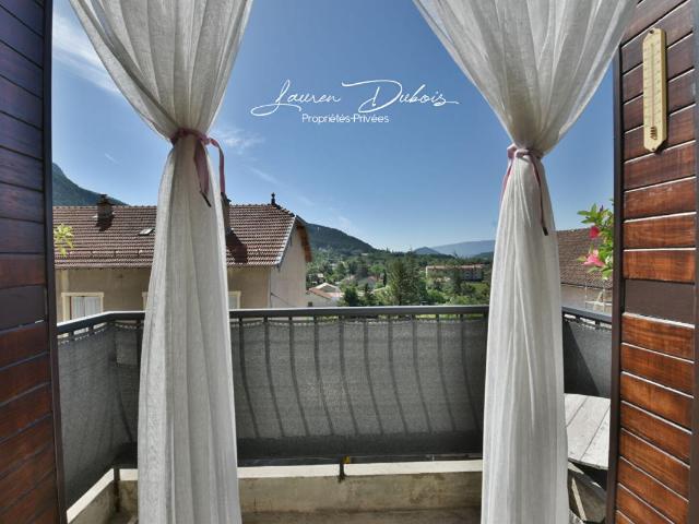 SERRES Maison de village avec terrasse et garage