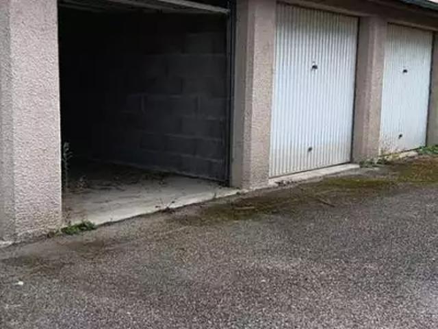 Serrières 07340 Location parking