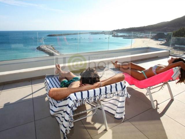 Sesimbra em frente à praia, vista mar, varanda com 12,25m2. 0m² Sesimbra Santiago