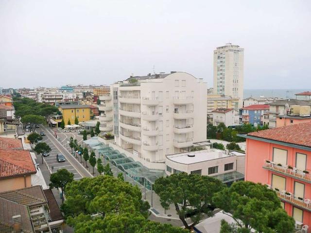 PRESTIGIOSO RESIDENCE IN VIA BAFILE CON PISCINA 05.09 12.09