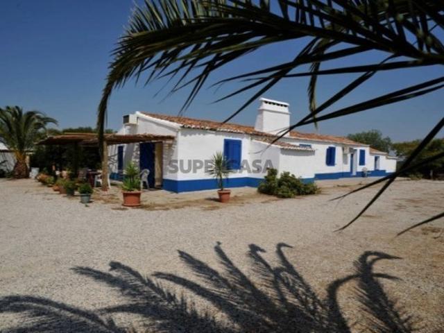 SETÚBAL Grândola Herdade para venda com 62 ha, 3 artigos urbanos, belos jardins, piscina. Propriedade muito privada