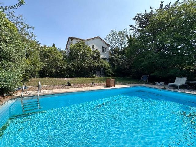Sète, bas du mont saint Clair sud, ancienne propriété sur te. 206m² Sète