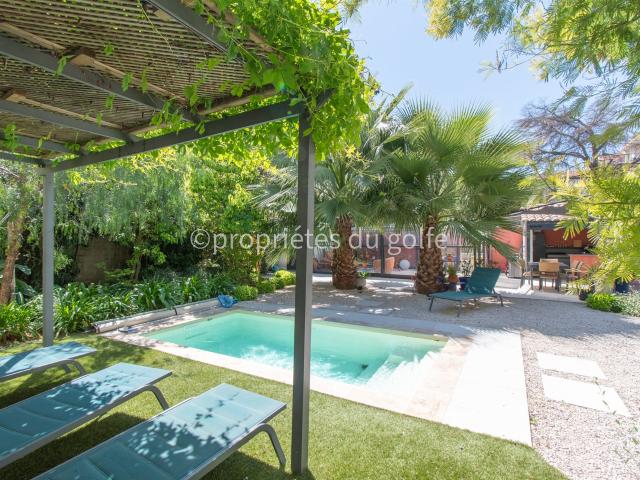 Sete, Centre ville maison bourgeoise avec jardin et piscine 189m² Sète