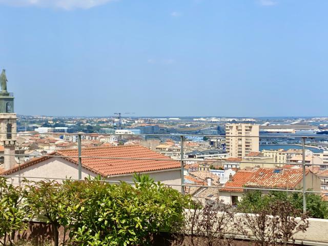 Sète, Quartier Haut, bel appartement avec loggia et terrasse