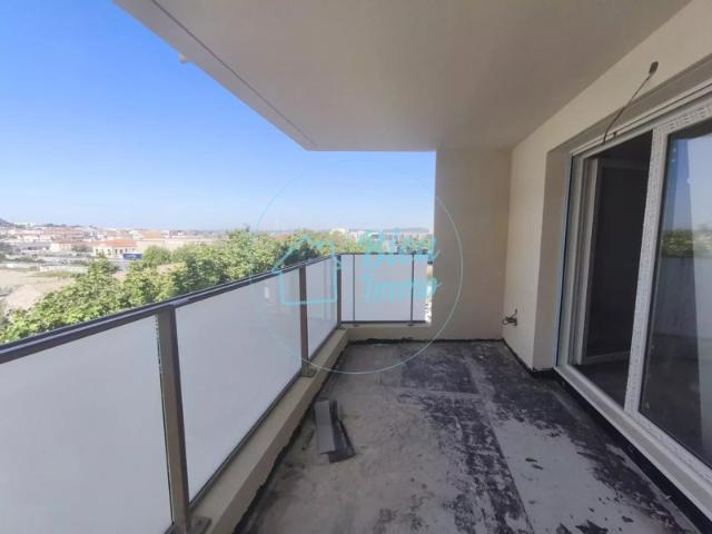 SETE RIVE SUD APPARTEMENT T3 AVEC TERRASSE ET PARKING