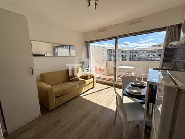Sète 34200 Location appartement 1 pièce t1 au dernier étage terrasse