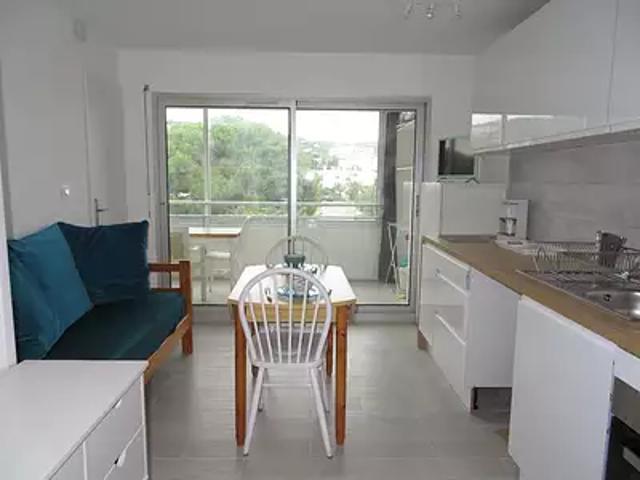 Sète 34200 Location appartement 1 pièce t1 au dernier étage terrasse
