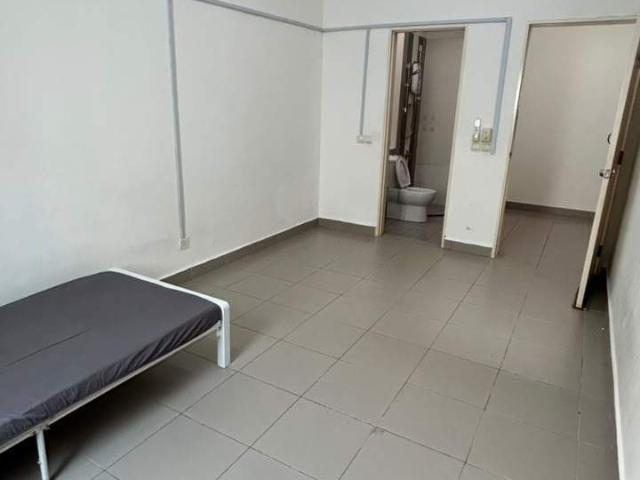 Setia Alam Room For Rent | Private Bathroom + Window + ❄️ Aircond | 5 Mins To Lotus's Setia Alam