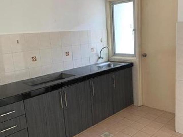 Setia Impian 2 Setia Alam with kitchen cabinet Newly painted for rent