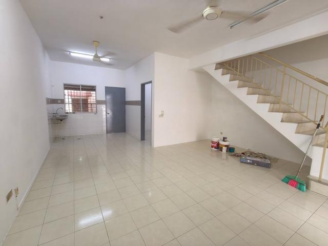 Setia Indah 11 Setia Alam with 4 aircond1 water heater Fully extended